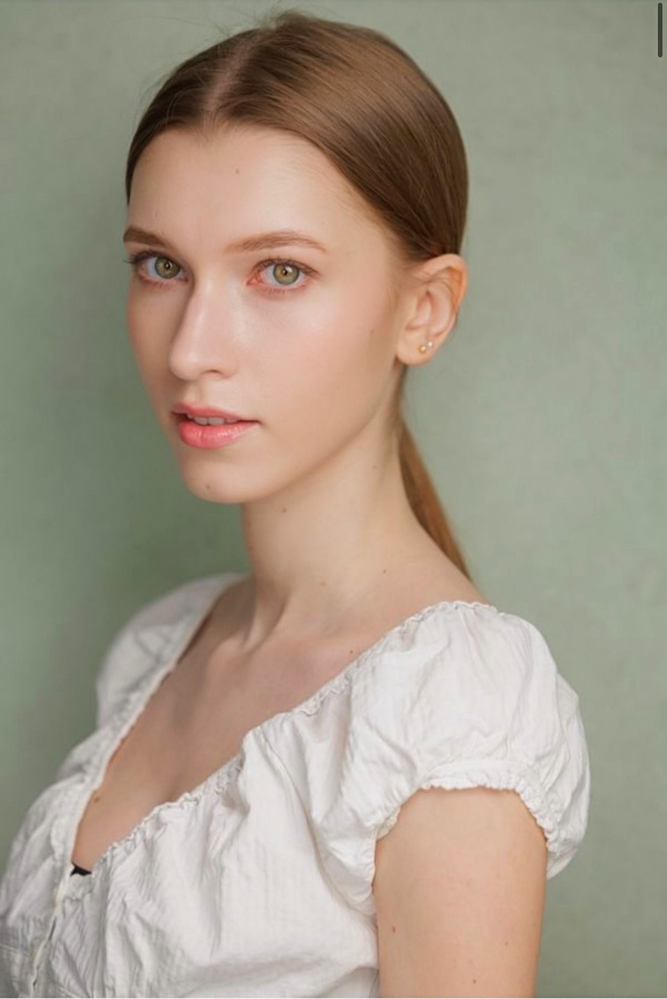 © Adam Hills imagine Arina Leeva