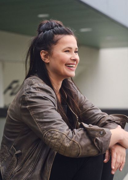 Image for Anna Fischer steht für DR. NICE vor der Kamera