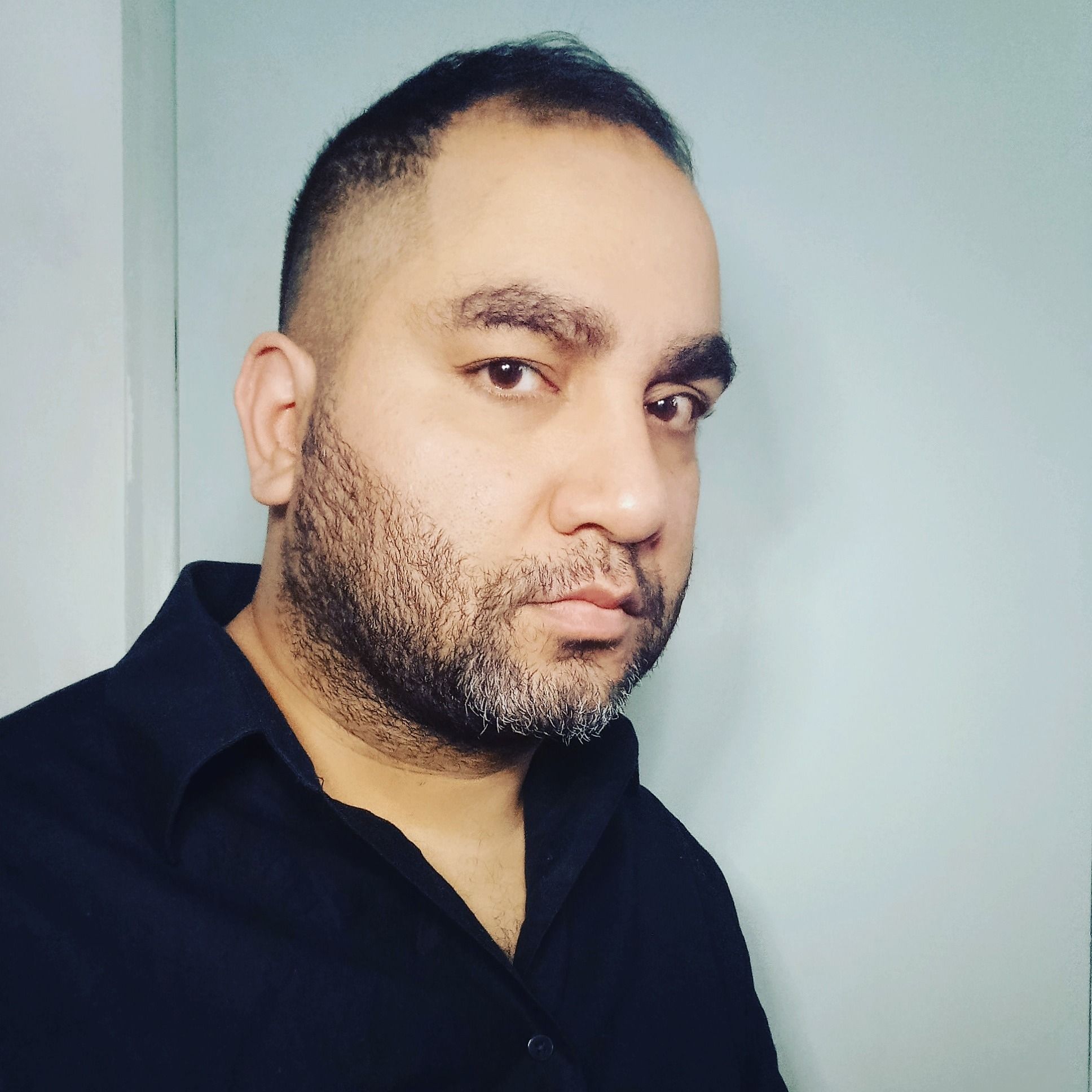 © Mike Jones Imagen Kianosh Joseph Derakhshani
