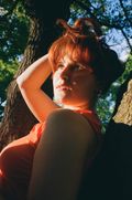 © Nastya Roshuk görüntü Veronika Bolotina
