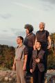 Frauen, die auf Felsen singen picture