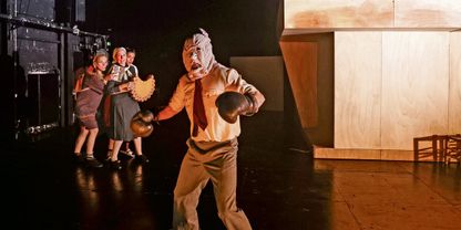 Image for Theateradaption von Lea Ypis Buch „Frei“: Systemkritik ohne Schärfe