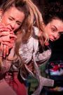 Image for Review/Recension, DN: Mammornas bråk leder till handgripligheter i parkleken