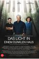 Das Licht in einem dunklen Haus picture