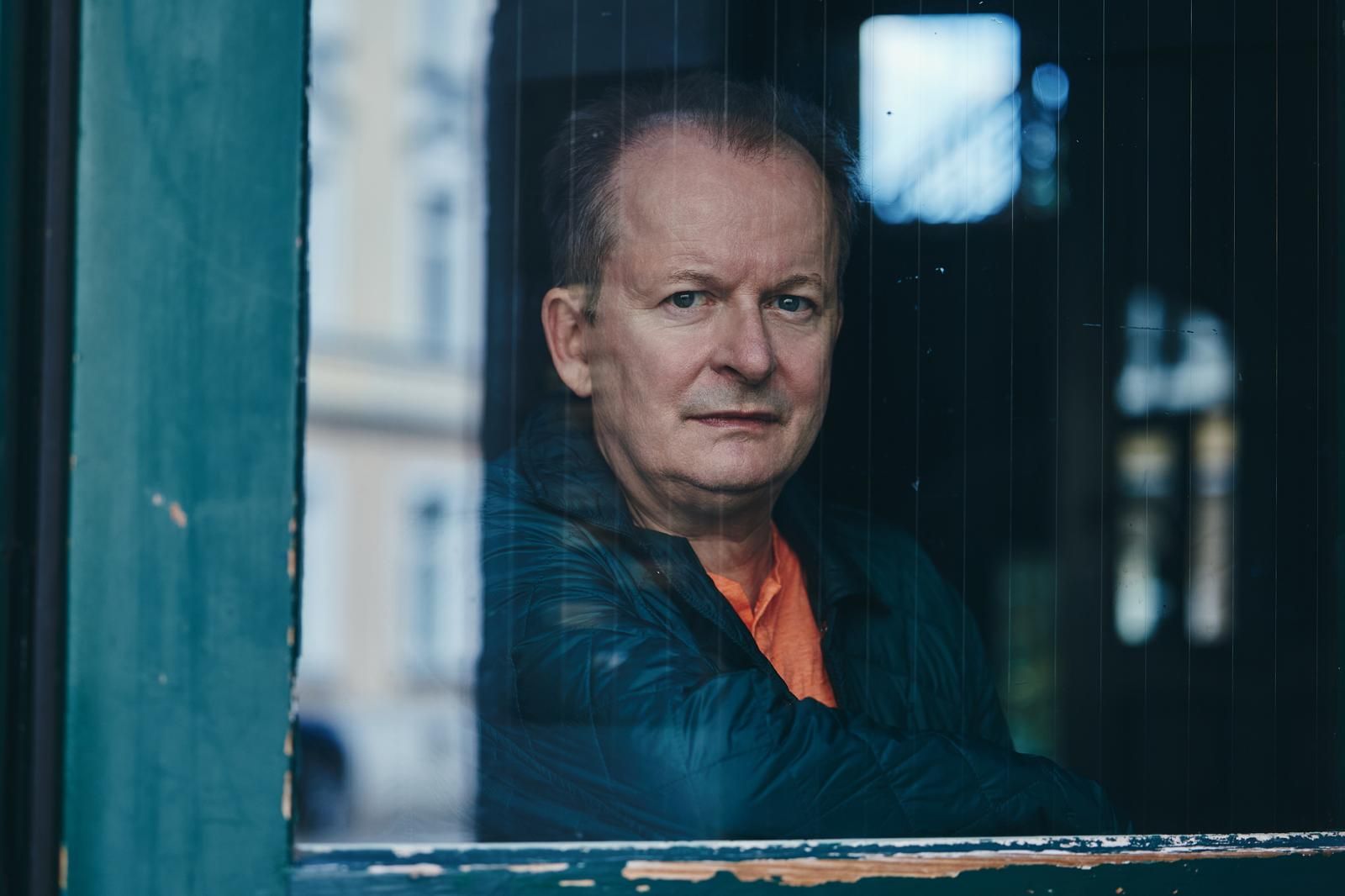 © Nils Schwarz образ Rüdiger Bach