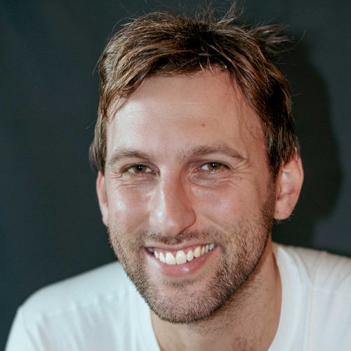 © e-motion pictures